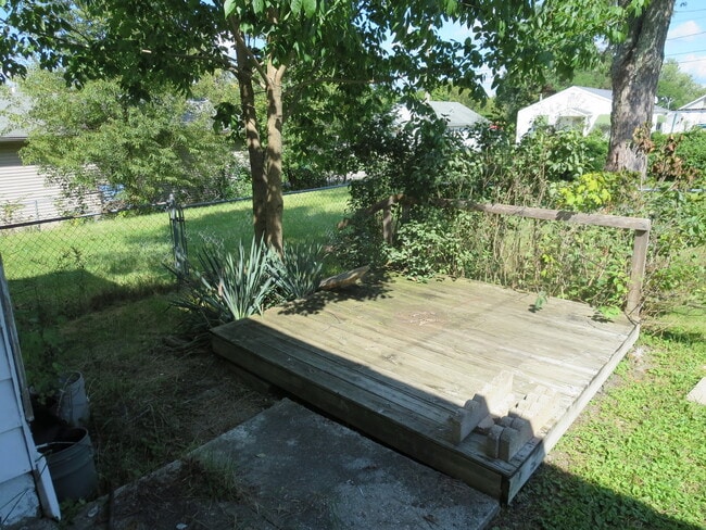 Building Photo - Cute as a button! Near Downtown Shelbyville