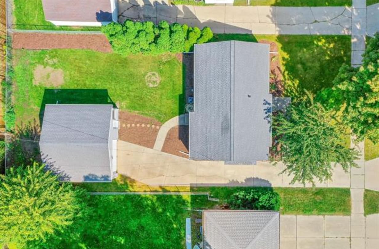 Building Photo - 1222 S Oneida St