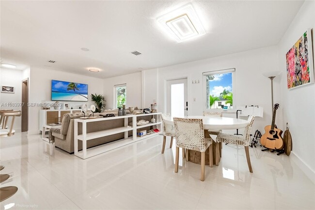 Building Photo - 7235 SW 39th St