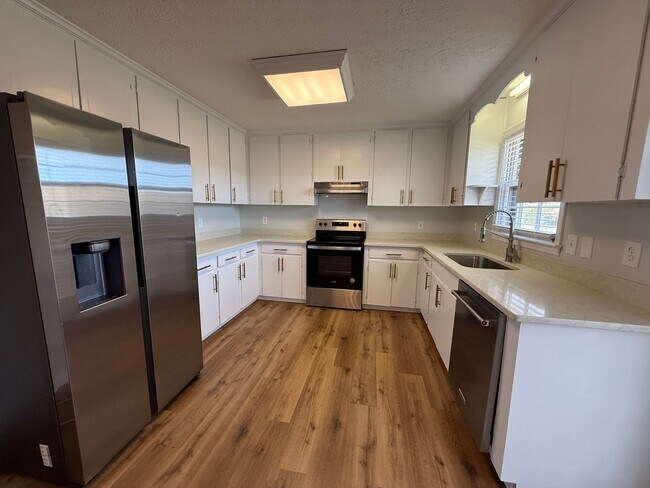 Building Photo - Charming Rural Home on 2+ Acres in Jackson County