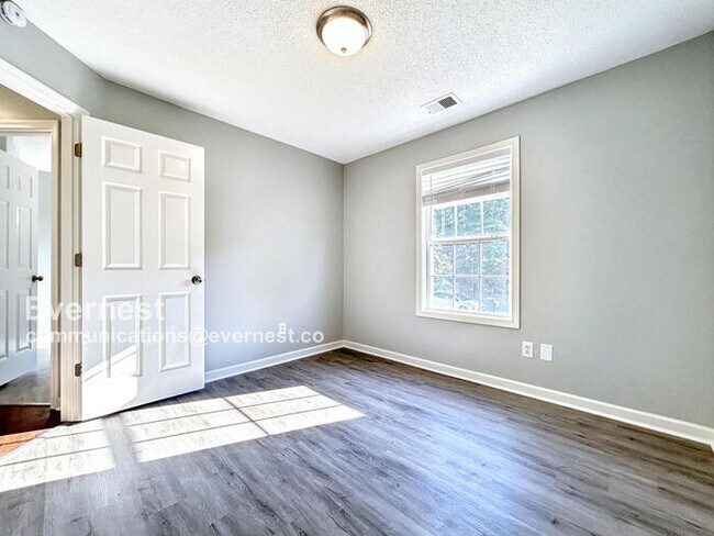 Building Photo - 619 Brooks Rd