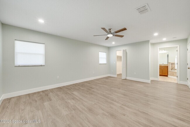 Building Photo - 645 Caiman St