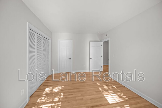 Building Photo - 12 Elliott St