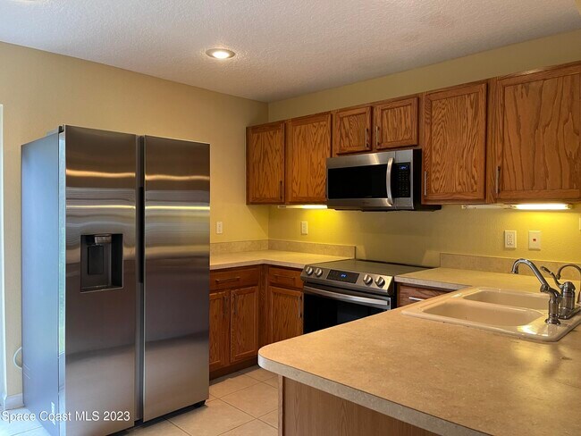 Building Photo - 605 Margie Dr