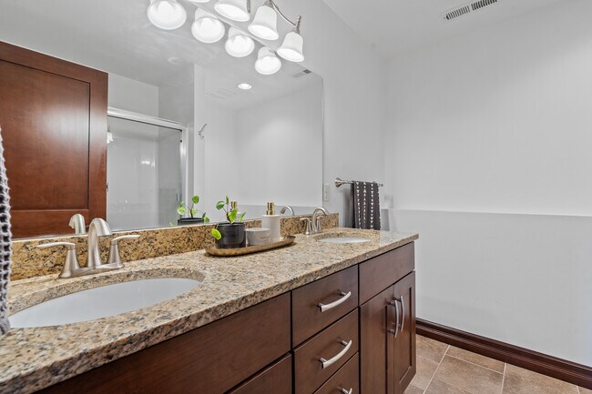 downstairs bull bath - 3309 Stonecrop Way