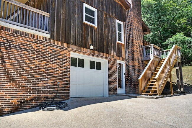 Building Photo - 3390 Tyree Springs Rd