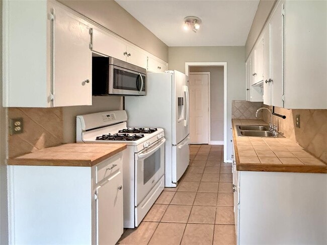 Building Photo - 7611 Eastcrest Dr