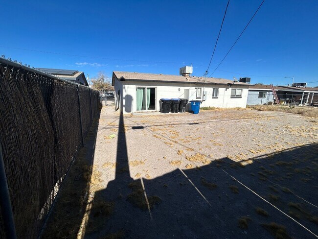 Building Photo - Single story home recently remodeled and centrally located.