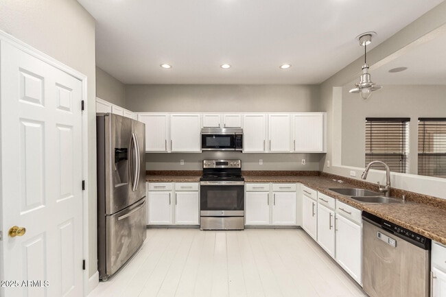 Building Photo - 21127 E Avenida Del Valle