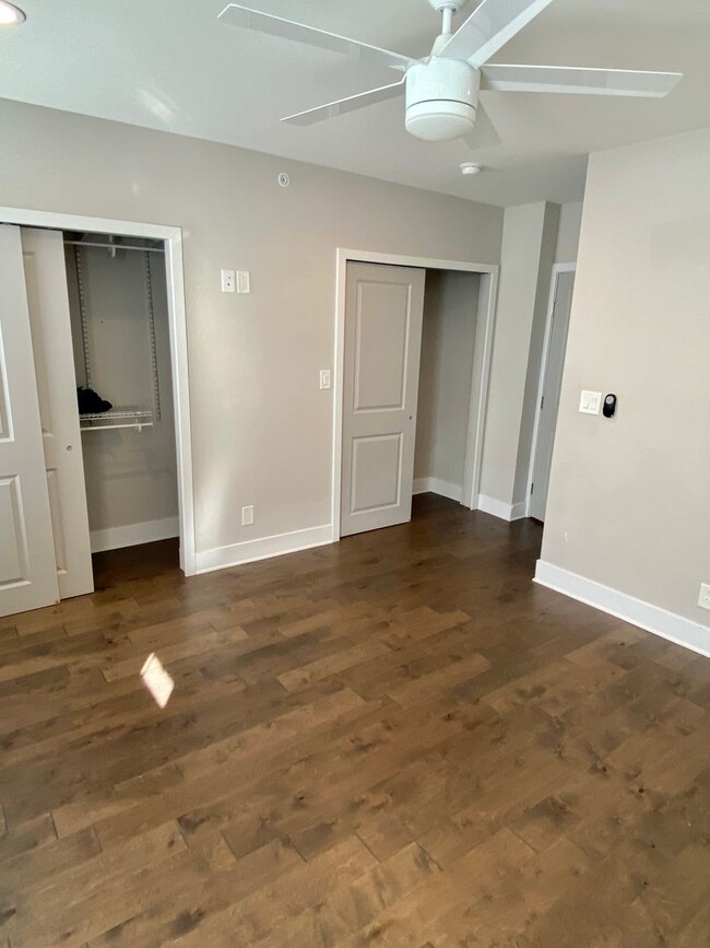 Building Photo - Newly Renovated 3-Bedroom Apartment in Bre...