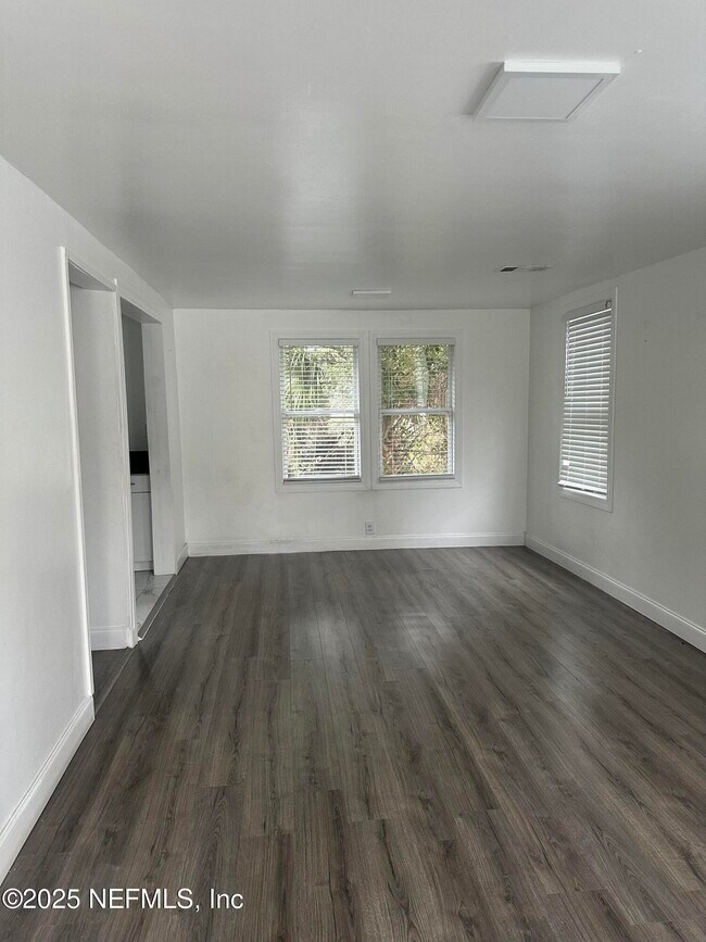 Building Photo - 8543 Fort Caroline Rd