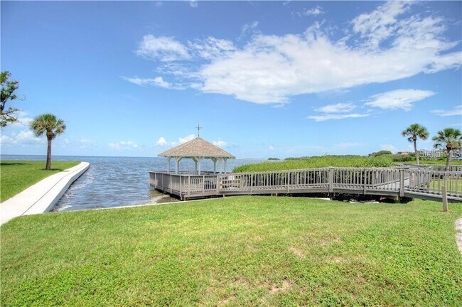 Building Photo - 17 Windrush Bay Dr
