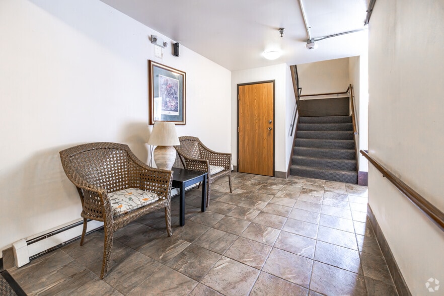 Lobby Photo - Kenosha Gardens Apartments