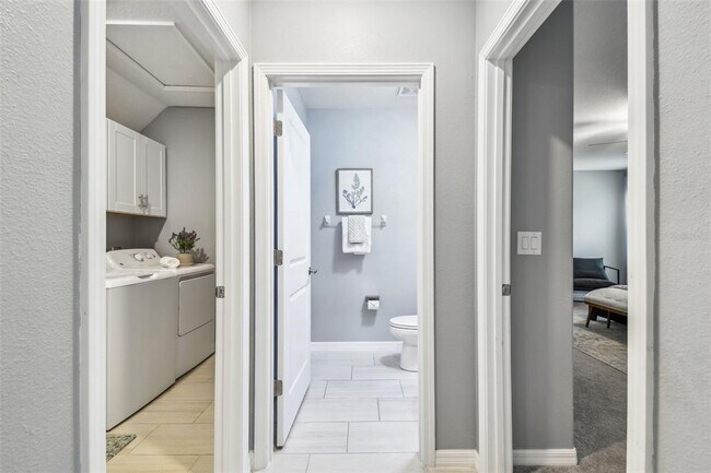 Building Photo - 8887 Little Bluestem Dr