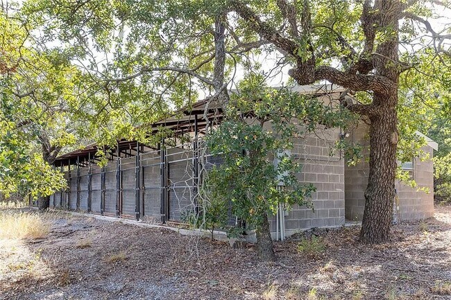 Building Photo - Escape to wide-open skies and breathtaking mountain views