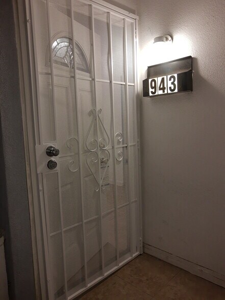 Building Photo - 941 E 52nd Pl