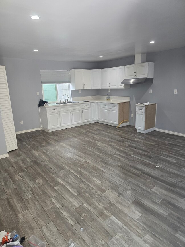 Building Photo - 505 Harding Ave