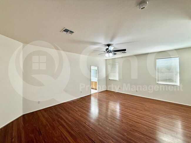 Building Photo - 3229 W Pleasant Ln