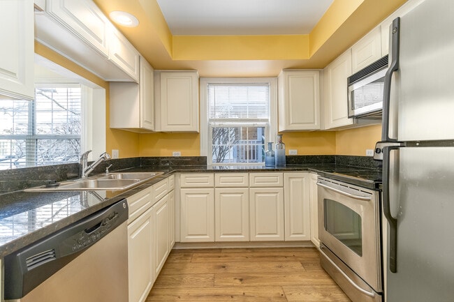 Building Photo - 35 Foxcroft Rd