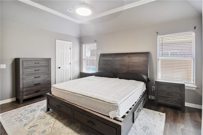 Building Photo - 4 NE Dawn Hills Dr