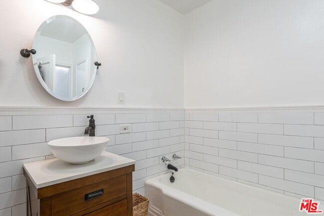 Building Photo - 4607 Willowcrest Ave