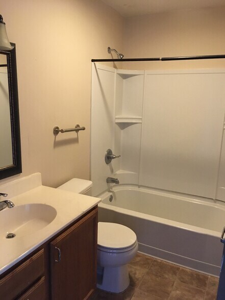 Building Photo - Circle Pines Apartments