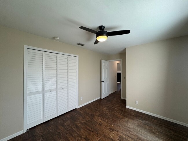 Building Photo - Your Dream Home Awaits! MASSIVE Backyard! ...