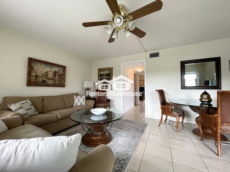 Building Photo - 2042 Australia Way E