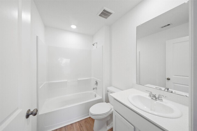 Building Photo - 1440 Las Cuevas Dr