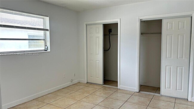 Building Photo - 2121 NE 168th St