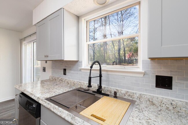 Building Photo - 4091 E Meadow Dr
