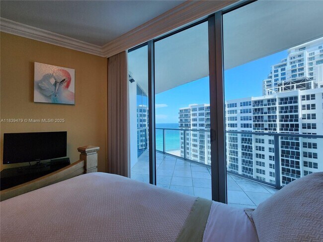 Building Photo - 3101 S Ocean Dr