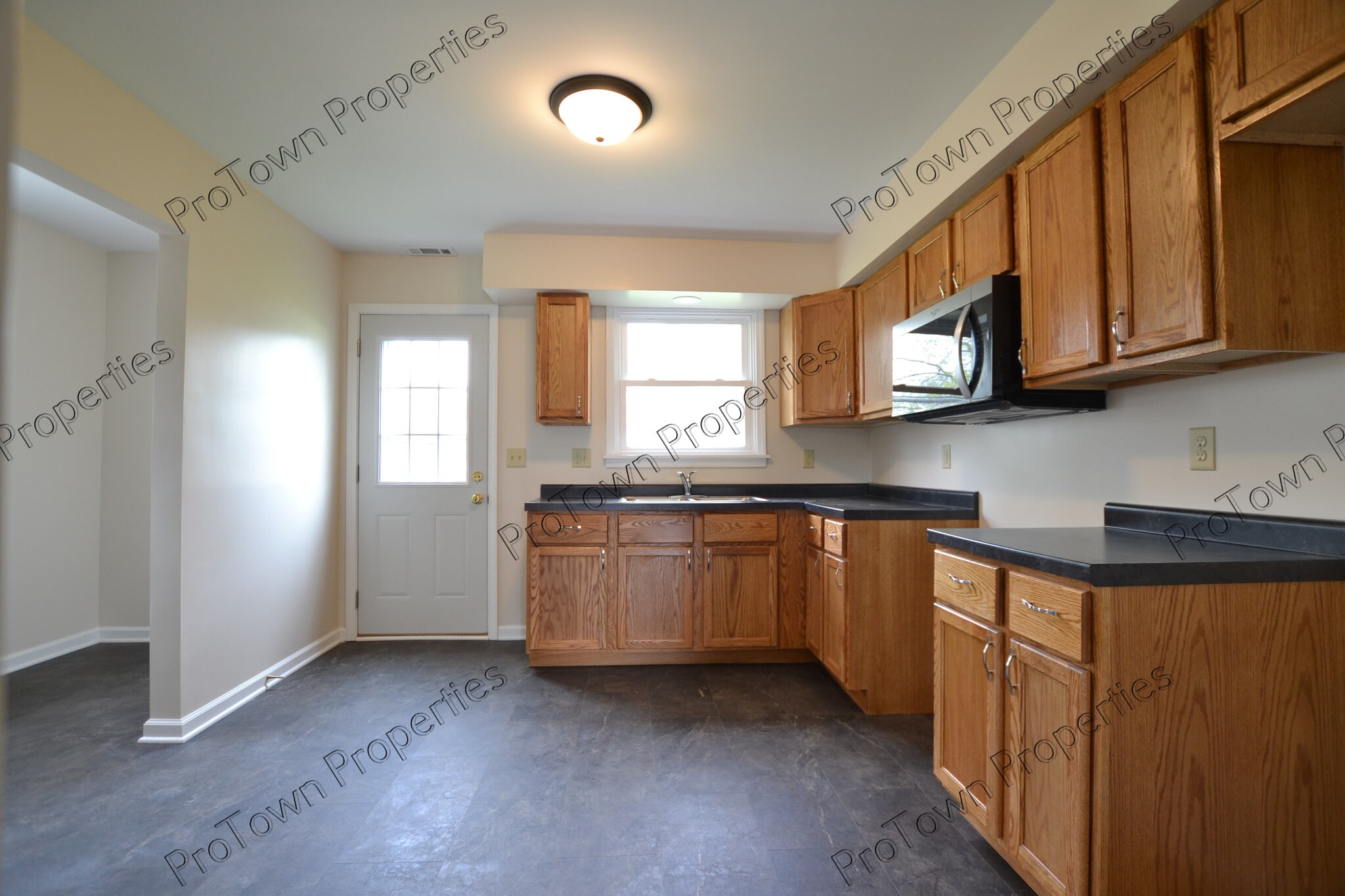 Building Photo - 11 E Zarley Blvd