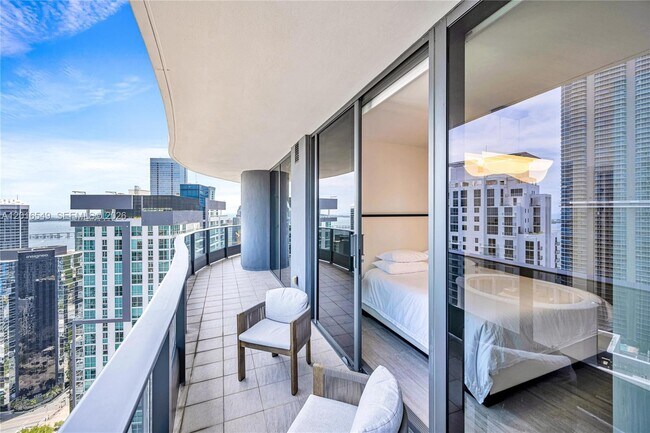 Building Photo - 1000 Brickell Plaza