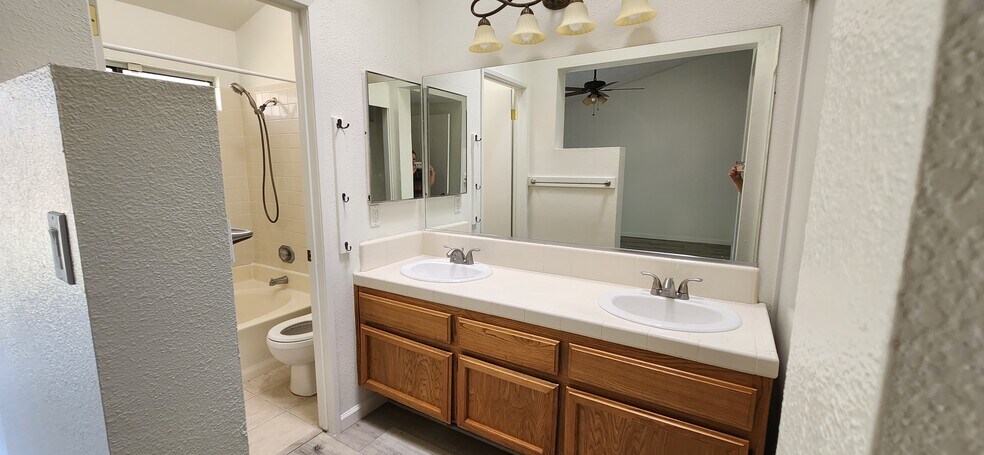 Building Photo - 9328 Carvalho Ct