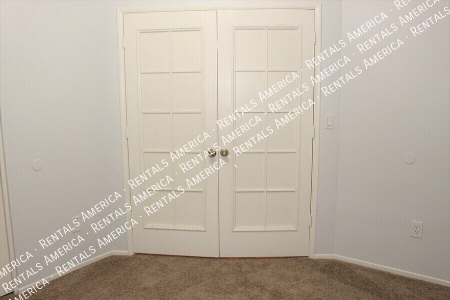 Building Photo - 3131 W Cochise Dr