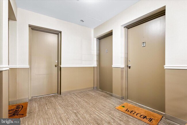 Building Photo - 10631 Weymouth St