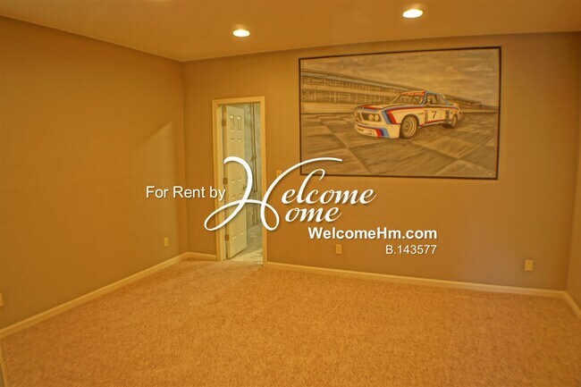 Building Photo - 4742 Village Green Pkwy