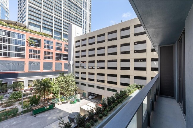 Building Photo - 121 NE 5th St