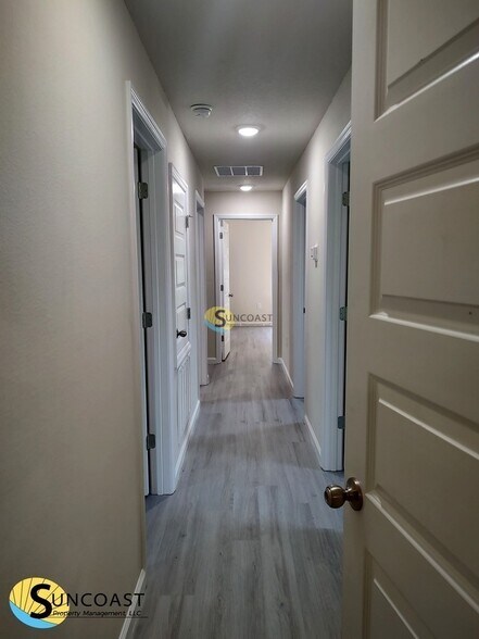 Building Photo - 14965 SW 48th Ave