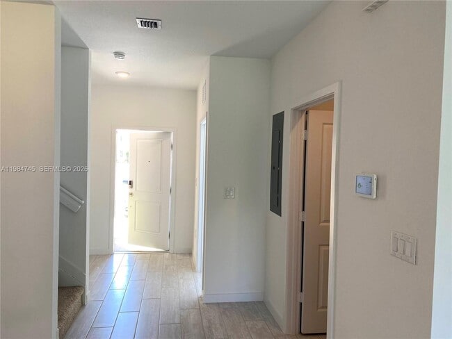 Building Photo - 2305 SE 10th St