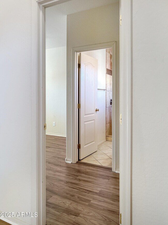 Building Photo - 1015 S Val Vista Dr