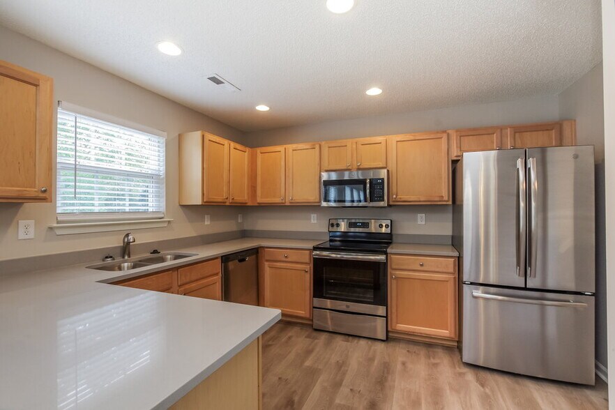 Building Photo - 4116 Everest Dr