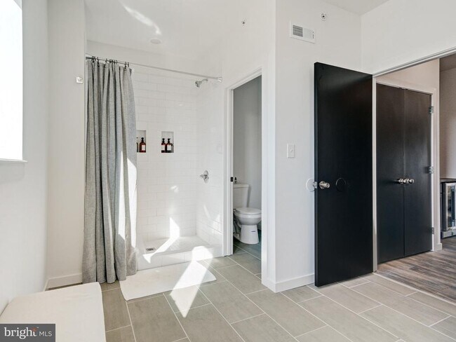 Building Photo - 1931 Colonial St