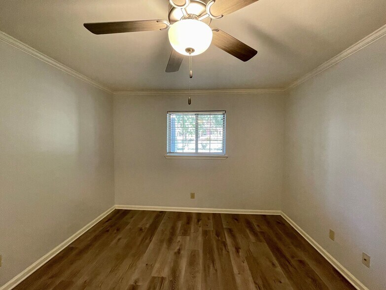 Building Photo - 2200 S Louisiana St