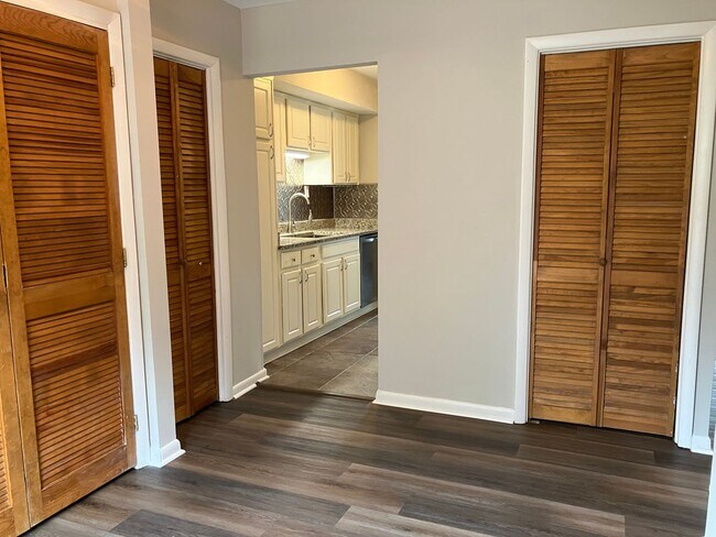 Building Photo - WATERFRONT Two Bed Townhouse in Denver With BOAT SLIP!!