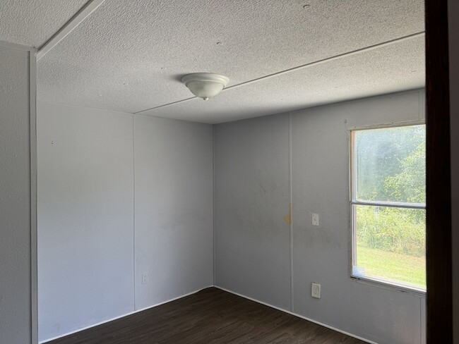 Building Photo - 10924 County Line Rd