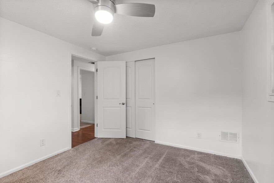 Building Photo - 3930 Beechwood Dr