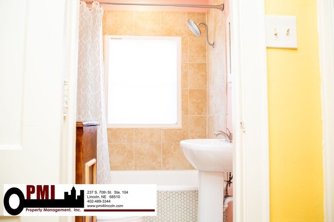 Building Photo - 1630 H St