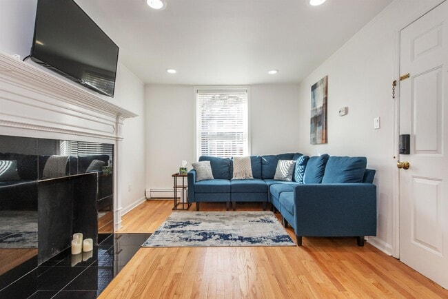 Building Photo - 146 Sussex St